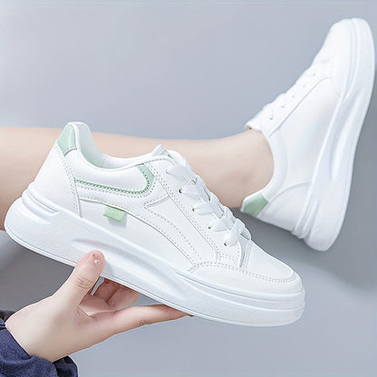 Chice weiße Sneakers mit leichtem Komfort