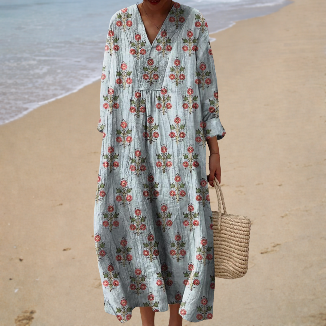 Bedrucktes Sommerkleid, das die Figur betont