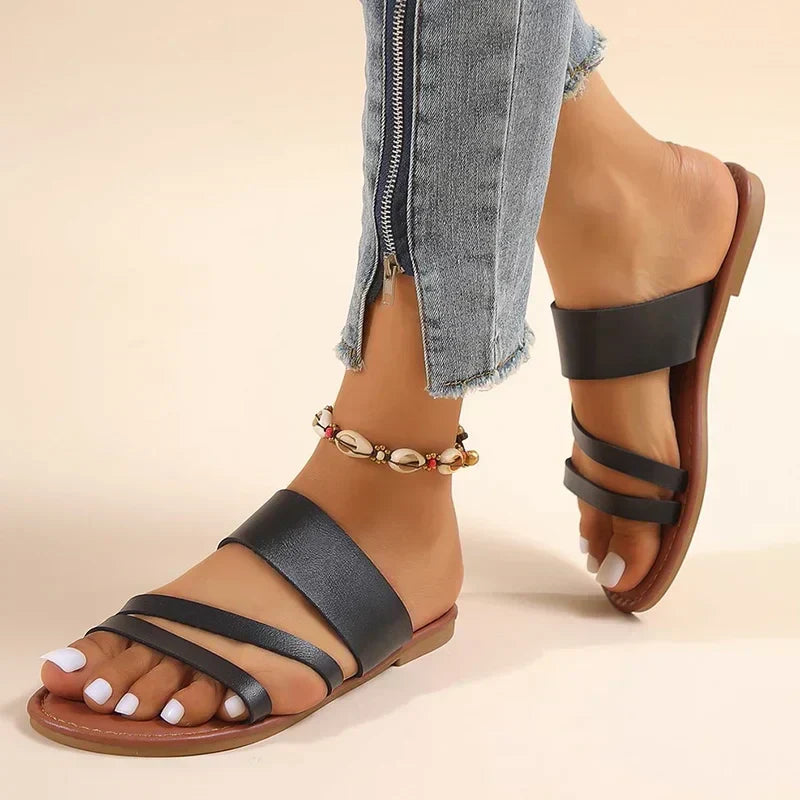 Flache, lässige und bequeme Sandalen