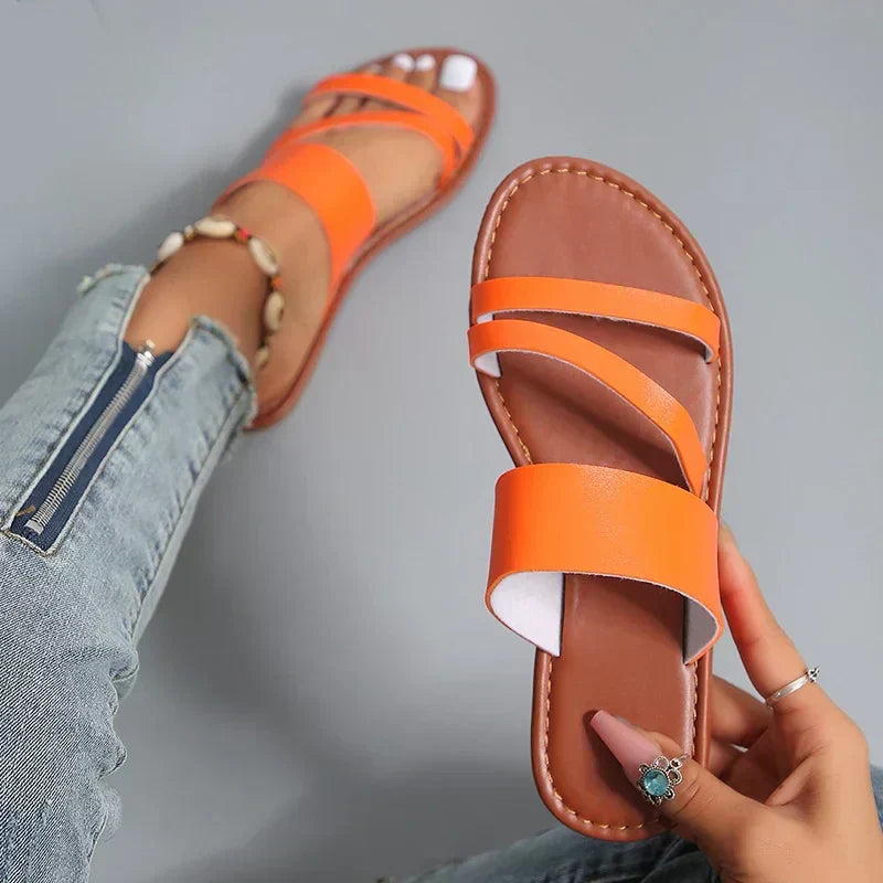 Flache, lässige und bequeme Sandalen