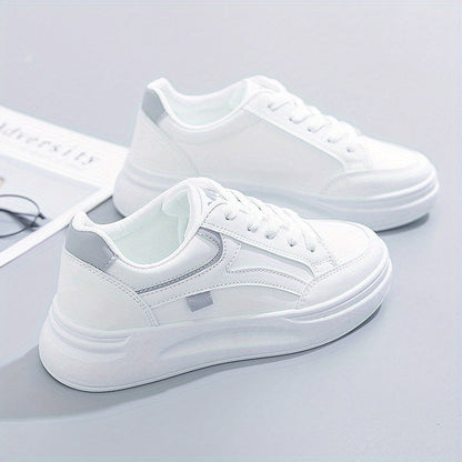 Chice weiße Sneakers mit leichtem Komfort